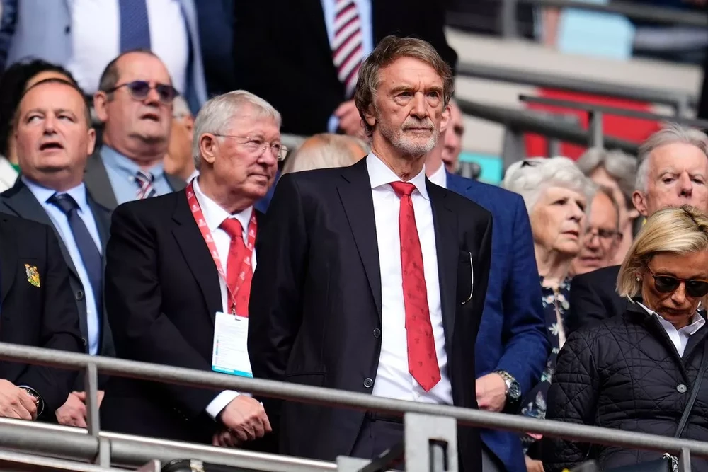 Sir Jim Ratcliffe phải giải quyết vấn đề 1 ông chủ sở hữu nhiều đội bóng tham dự cùng 1 giải đấu của UEFA. ẢNH: GETTY mu-sir-jim-ratcliffe.jpg