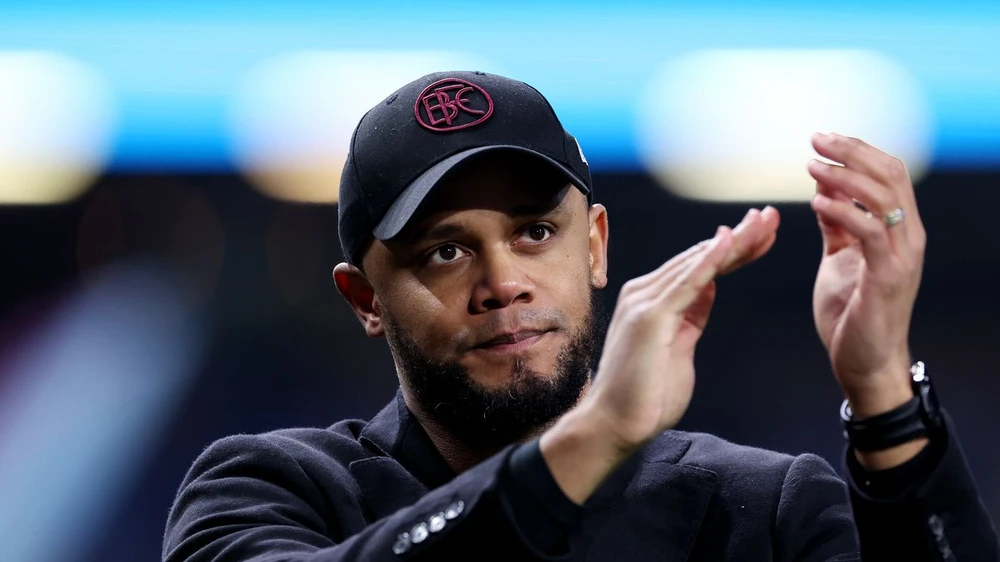 Kompany chia tay bóng đá Anh để trở lại Đức. ẢNH: GETTY burnley-kompany.jpeg