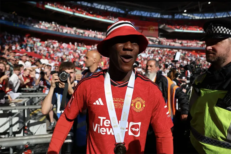 mainoo tạm dừng đàm phán hợp đồng