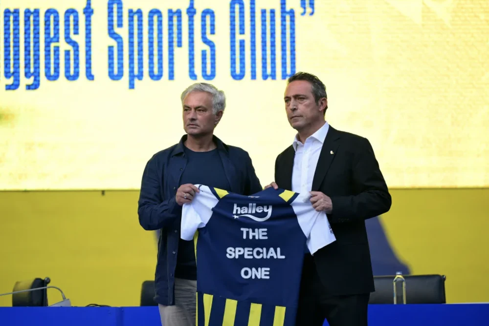 mourinho-ra-mat-Fenerbahce.png