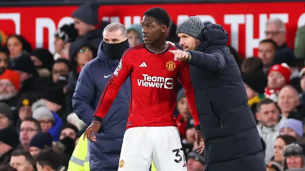 Kobbie Mainoo trưởng thành vượt bậc tại MU dưới sự dìu dắt của HLV Erik Ten Hag. ẢNH: GETTY mu-kobbie-mainoo.jpg