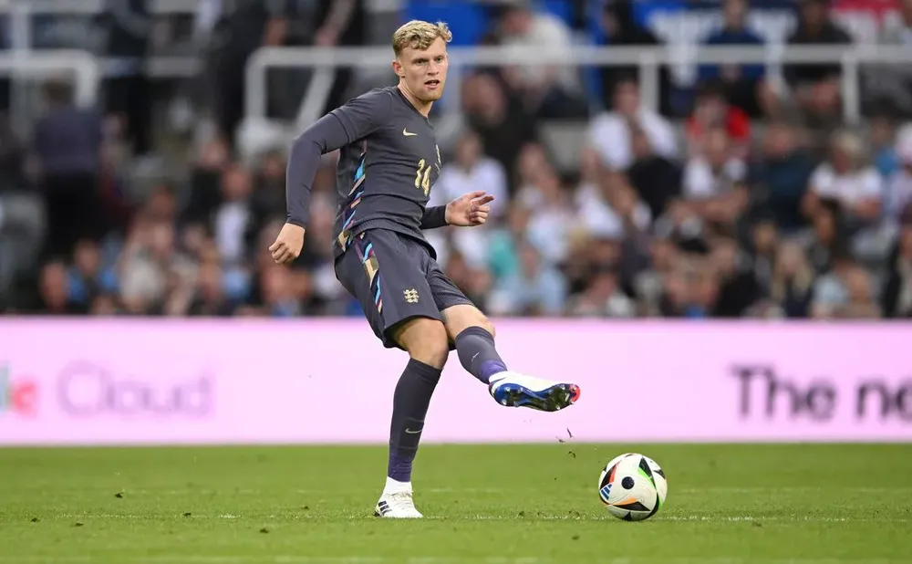 Branthwaite đã có trận ra mắt tuyển Anh nhưng bị HLV Gareth Southgate loại khỏi danh sách tham dự Euro 2024. ẢNH: GETTY Branthwaite-doi-tuyen-anh.jpg
