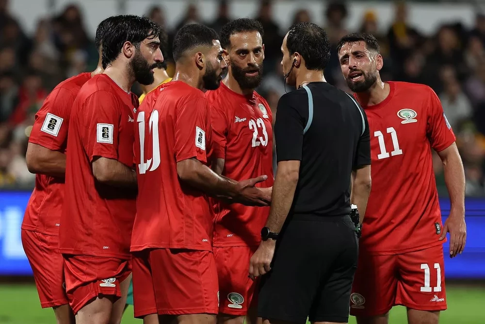 Các cầu thủ không được vây trọng tài gây sức ép như trước đây. ẢNH: GETTY uefa-euro-2024.jpg