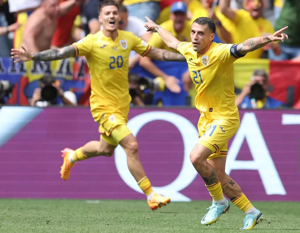 Romania có khởi đầu vô cùng thuận lợi khi hạ gục Ukraine với tỷ số 3-0. Ảnh: Reuters IMG_9106.jpeg