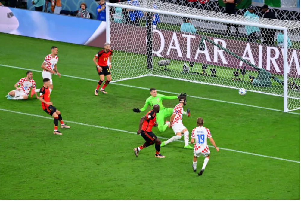Tình huống bỏ lỡ cơ hội khó tin của Lukaku từng khiến Bỉ ôm hận rời World Cup. Ảnh: GETTY euro-2024-lukaku.jpg
