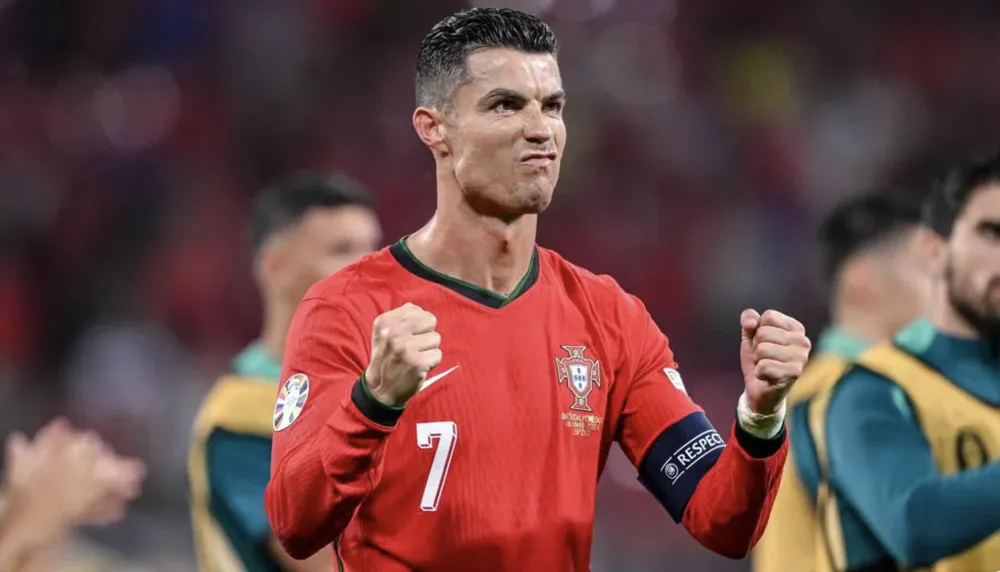 Nếu có bàn thắng tại Euro 2024, Ronaldo sẽ trở thành cầu thủ già nhất lịch sử ghi bàn ở Euro. ẢNH: GETTY ronaldo-lap-ky-luc-euro.jpg