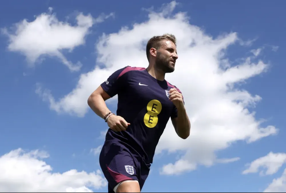 Luke Shaw vẫn đang tập luyện một mình. ẢNH: GETTY ĐỘI TUYỂN ANH, luke shaw