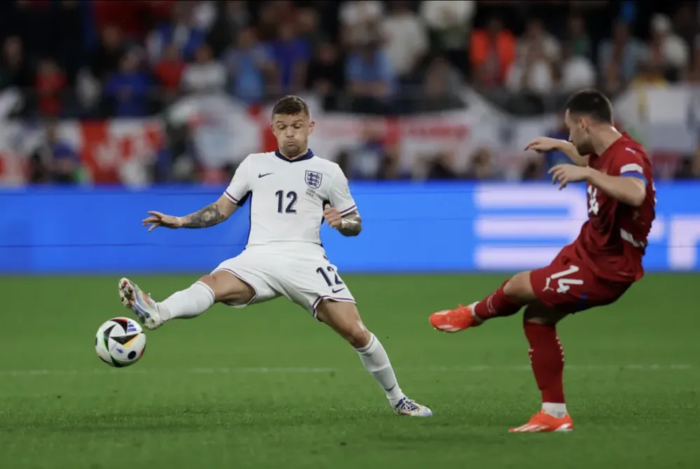 Kieran Tripper đang đá ở vị trí hậu vệ trái ở tuyển Anh. ẢNH: GETTY euro-2024-anh.png