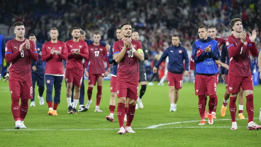 UEFA trừng phạt Serbia bằng cách phạt tiền. ẢNH: GETTY UEFA TRỪNG PHẠT, SERBIA