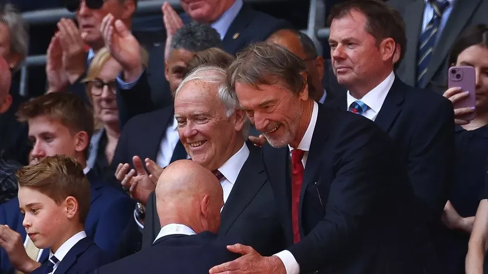 Sir Jim Ratcliffe từng "đi đêm" sau lưng Ten Hag. ẢNH: GETTY Sir-jim-ratcliffe-manchester-united.jpg