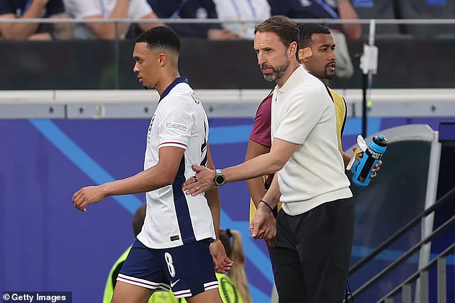 Southgate phải tìm cách khác để hàng tiền vệ đội tuyển Anh mạnh mẽ hơn. ẢNH: GETTY Đội tuyển Anh, southgate, alexander-arnold