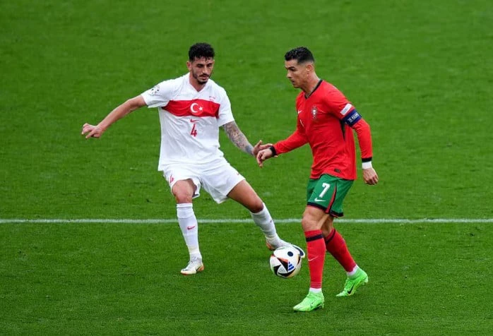 Sau 2 lượt trận, Ronaldo vẫn chưa thể điền tên mình lên bảng điện tử. Ảnh: Reuters IMG_9166.jpeg