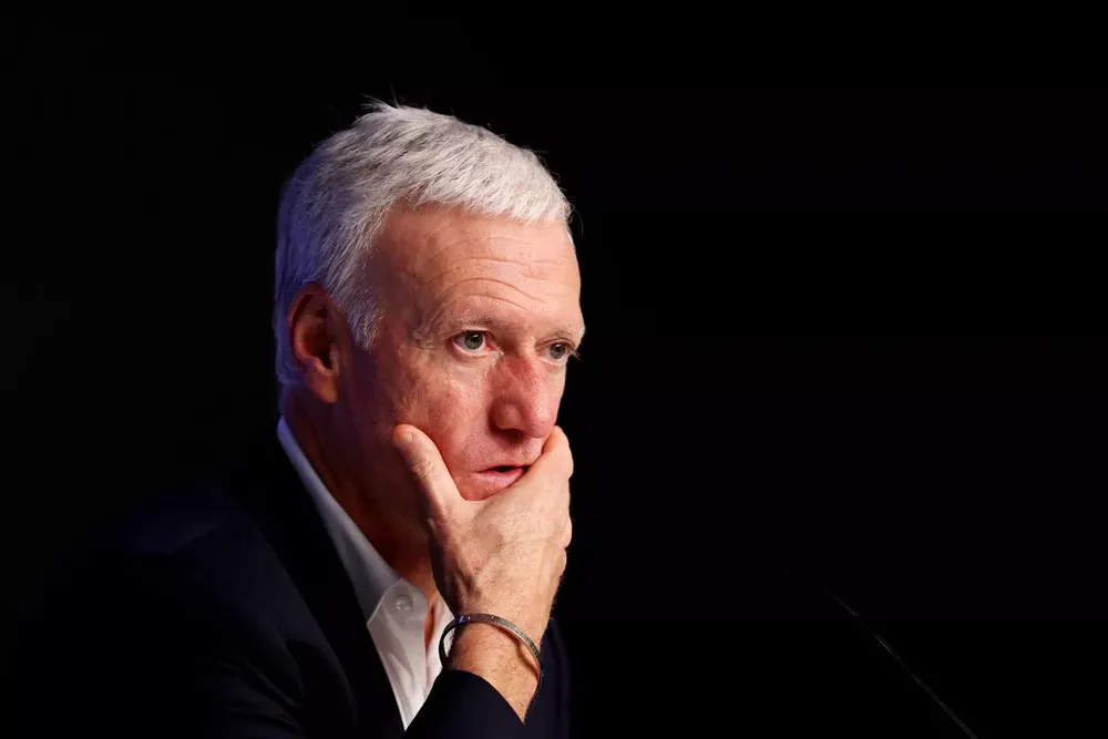 HLV Deschamps lo sợ Mbappe đeo mặt nạ sẽ bị hạn chế tầm nhìn. ẢNH: GETTY Deschamps lo sợ Mbappe