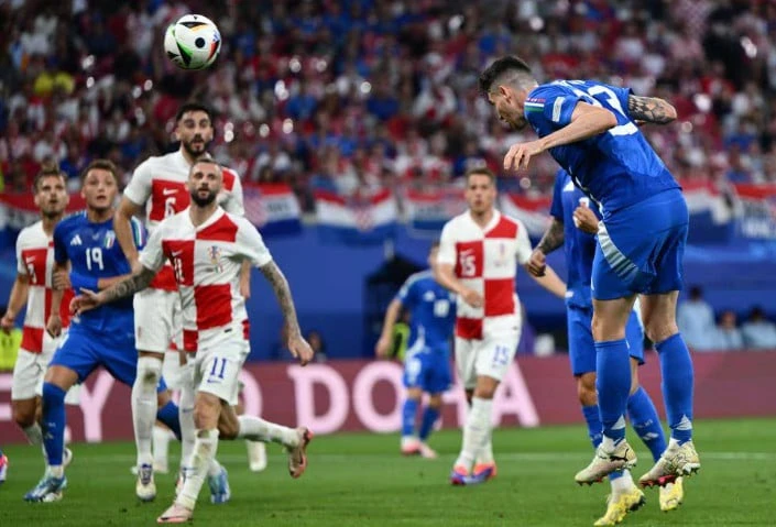 Dù tấn công liên tục nhưng cả tuyển Ý và đội tuyển Croatia đều không có được bàn thắng trong hiệp 1. Ảnh: Reuters IMG_9184.jpeg