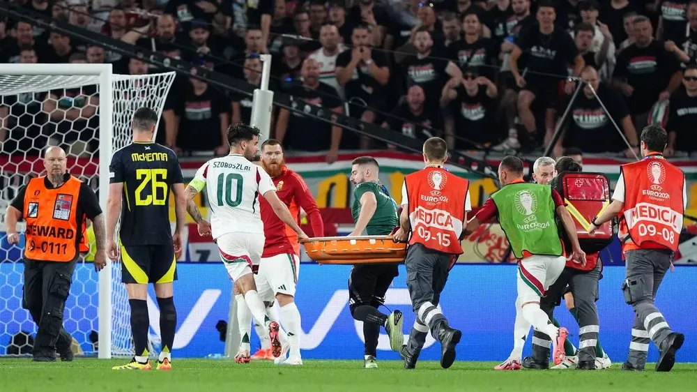 Szoboszlai kéo băng ca đẩy nhanh về phía Varga. ẢNH: GETTY varga-Szoboszlai-euro-2024.jpg