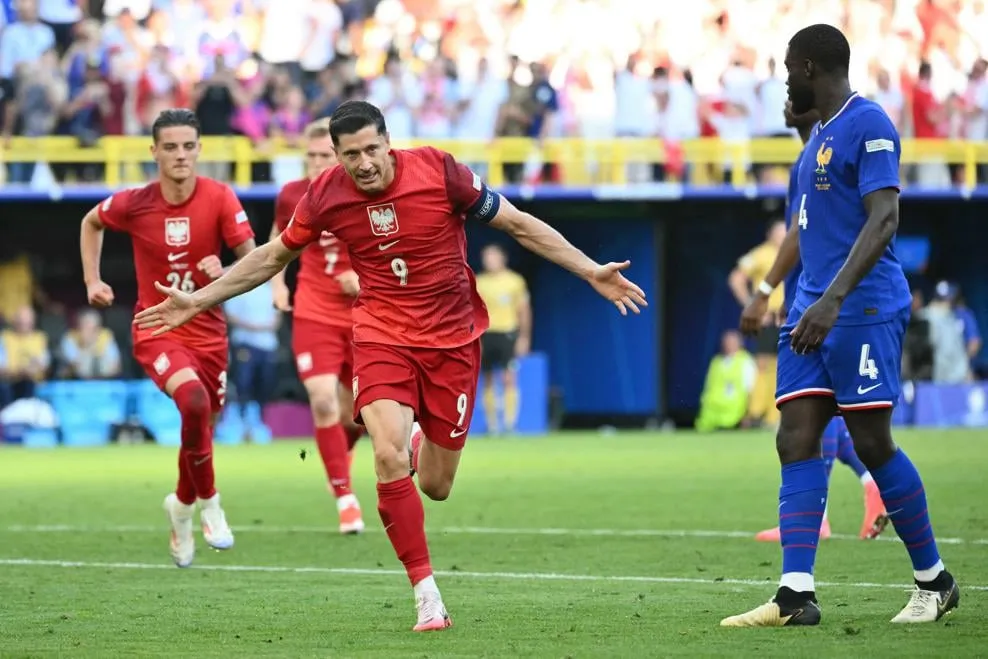 Lewandowski giúp Ba Lan có 1 điểm để rời Euro 2024 sau 3 lượt trận vòng bảng. Ảnh: Reuters IMG_9190.jpeg