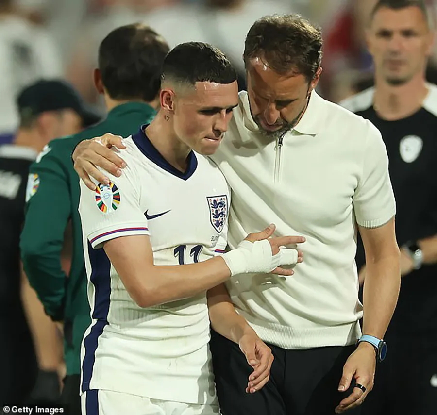 Foden trở lại đội tuyển Anh là tin vui của HLV Gareth Southgate. ẢNH: GETTY euro-2024-foden-southgate.jpg
