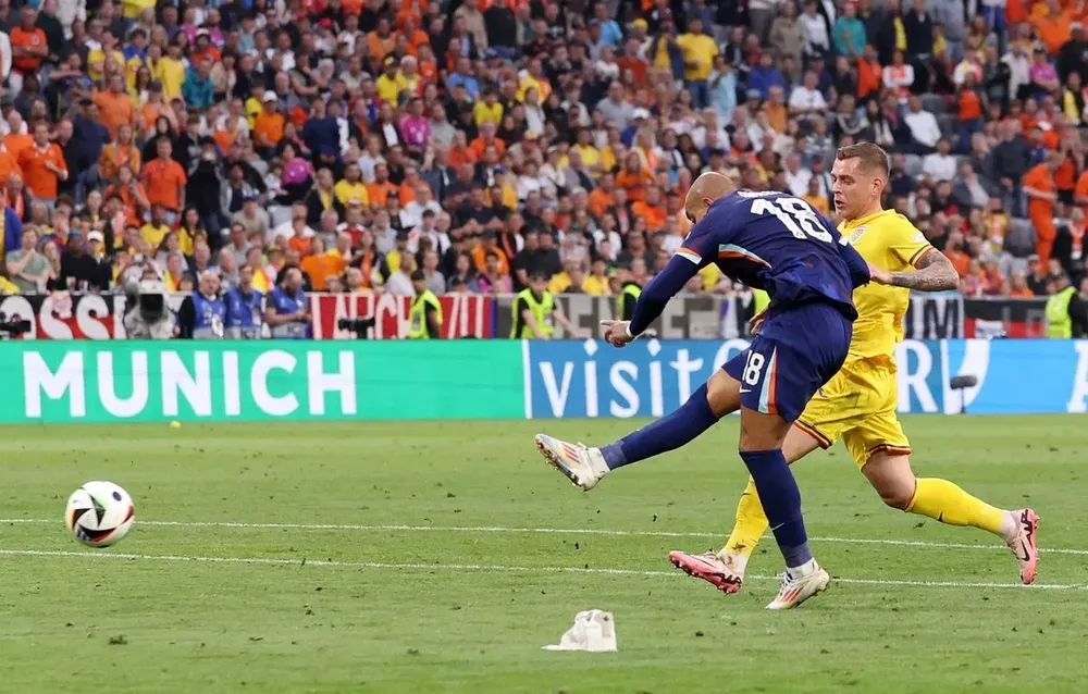 TUYỂN HÀ LAN, EURO 2024, ROMANIA,CHIẾC GIÀY LẠ