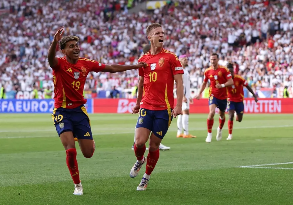 Dani Olmo được bầu chọn là cầu thủ xuất sắc nhất trận đấu với 1 bàn thắng và 1 kiến tạo. ẢNH: GETTY dani-olmo-euro-2024.jpg