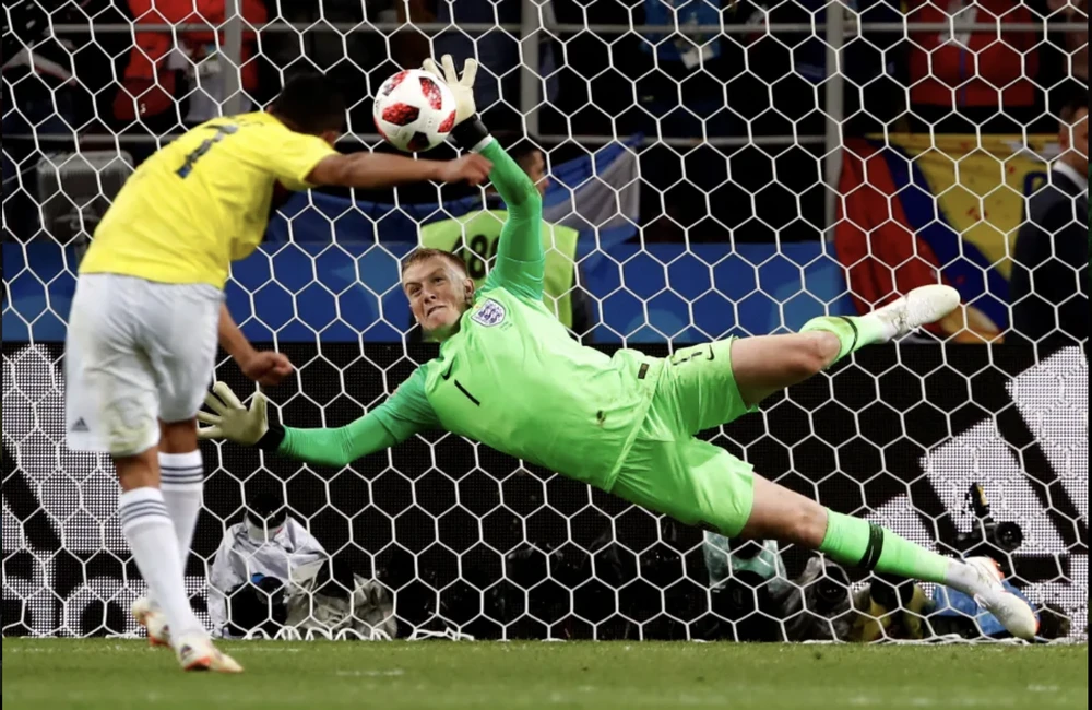Pickford cản phá penalty của Bacca. ẢNH: GETTY can-pha-penalty-pickford.png