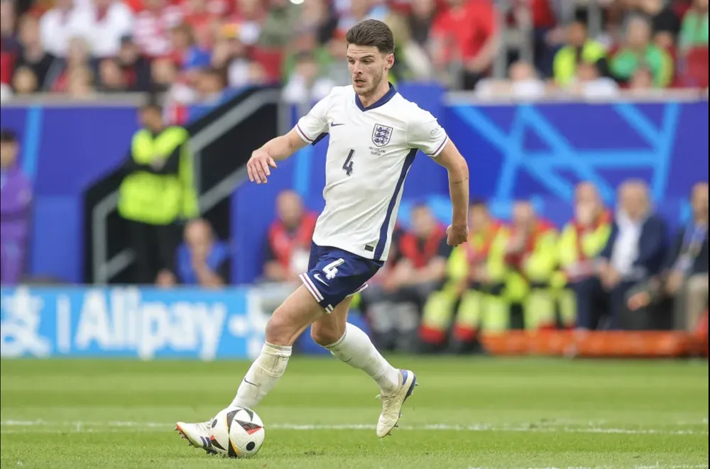 Declan Rice vượt qua mọi cầu thủ tại Euro 2024 về khả năng chạy không biết mệt mỏi. ẢNH: GETTY Declan Rice vượt qua mọi cầu thủ tại Euro 2024