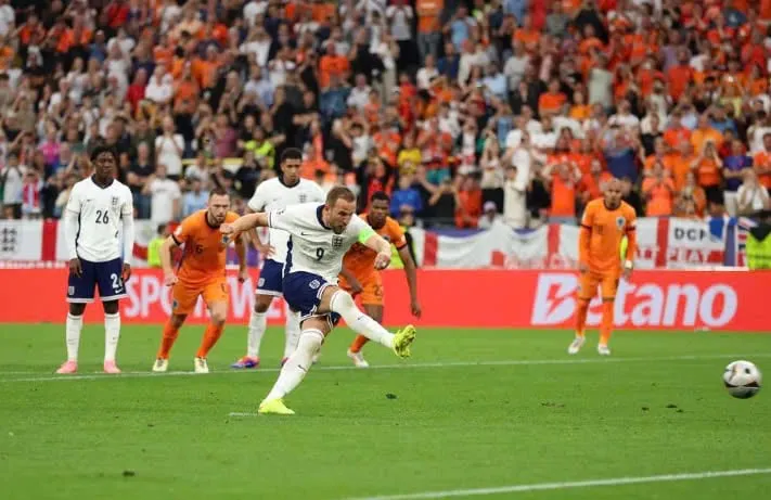 Harry Kane ghi bàn gỡ hòa cho đội tuyển Anh. Ảnh: Reuters. đội tuyển Anh