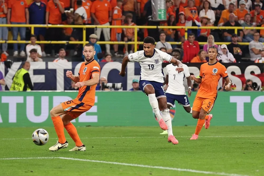 Watkins tung cú sút ghi bàn quyết định đưa Anh vào chung kết Euro 2024. ẢNH: GETTY chung kết Euro 2024