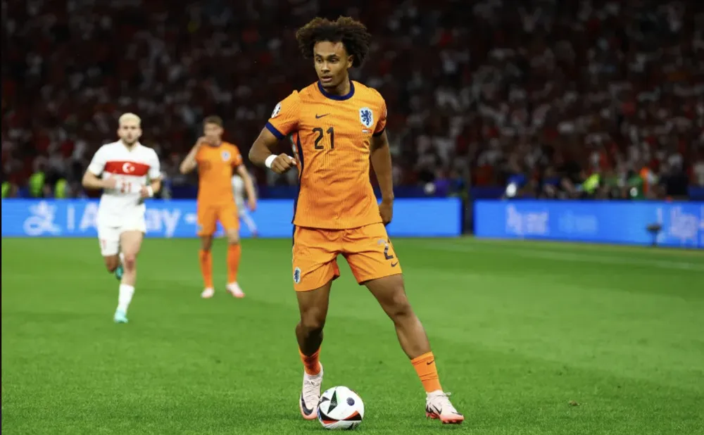 ... Joshua Zirkzee đang ở MU kiểm tra y tế và... ẢNH: REX manchester-united-Zirkzee.png