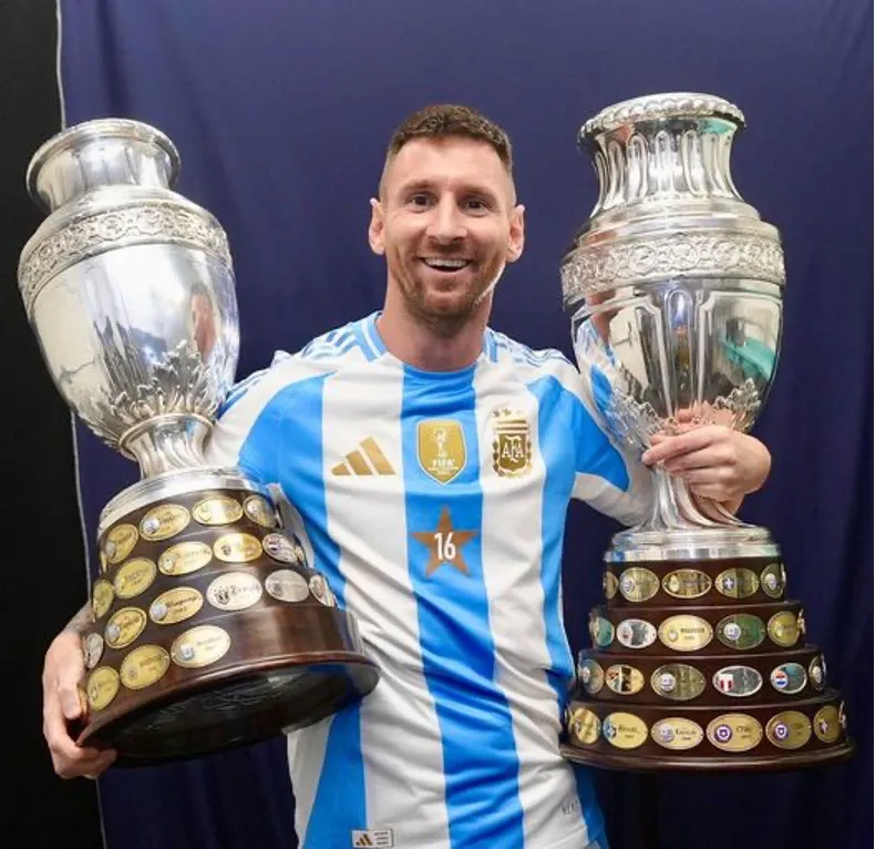 Messi cũng không kém cạnh khi anh bổ sung danh hiệu thứ 45 vào bộ sưu tập của mình. Messi đối đầu với Yamal tại Finalissima. Ảnh: Trang cá nhân của Messi lionel-messi.jpg