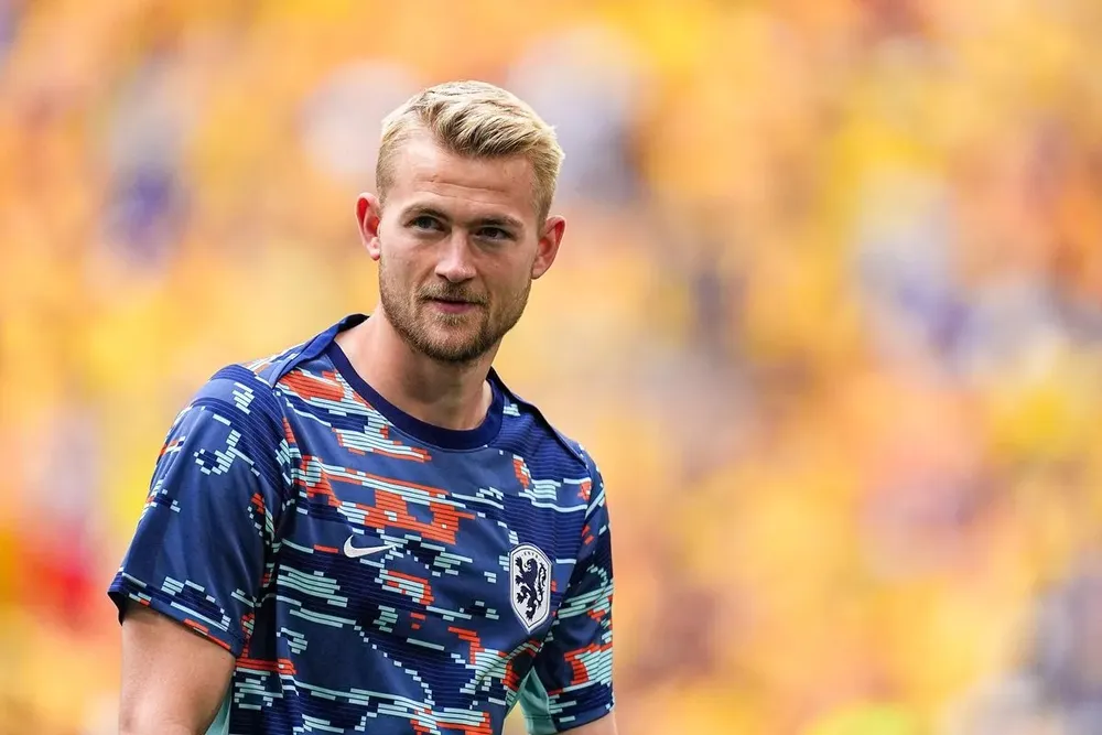 De Ligt có khả năng lớn gia nhập MU hơn Branthwaite. ẢNH: GETTY manchester-united-de-ligt.jpg