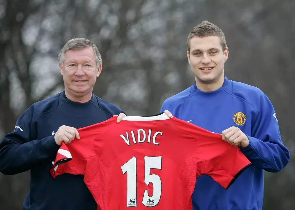 Huyền thoại MU Vidic từng mang áo số 15. ẢNH: GETTY vidic-manchester-united.jpg