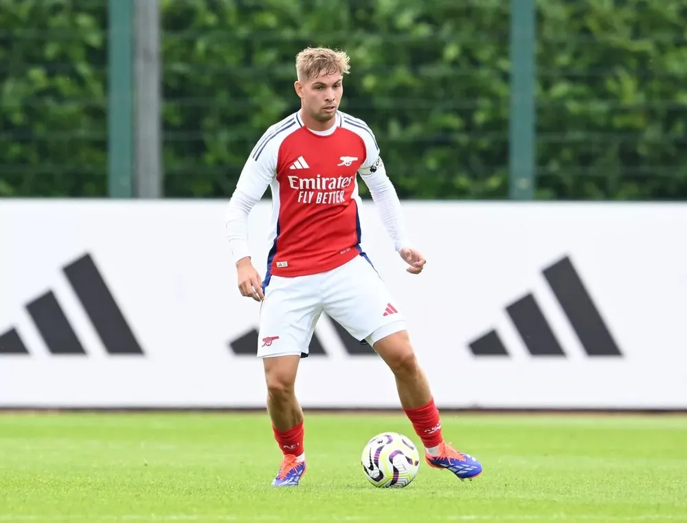 Emile Smith Rowe có khả năng sẽ chia tay Arsenal trên thị trường chuyển nhượng mùa hè năm nay. ẢNH: GETTY doi-hinh-arsenal.jpg