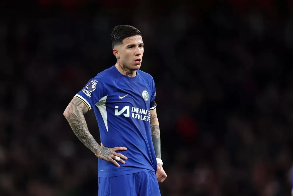 Enzo Fernandez sẽ phải đối mặt với những đồng đội tại Chelsea đang rất phẫn nộ về hành vi phân biệt chủng tộc của anh. ẢNH: GETTY Enzo-Fernandez-chelsea.jpg