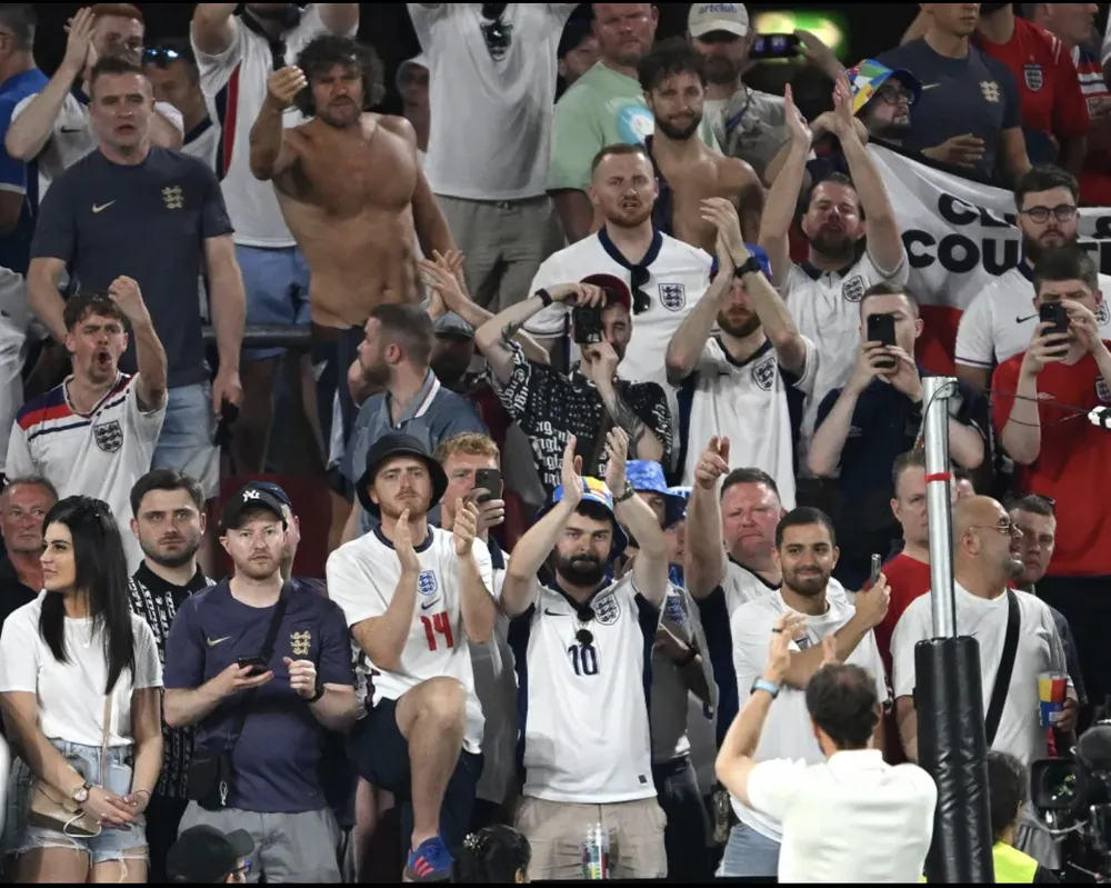 Người hâm mộ đội tuyển Anh quá khích đã khiến FA bị UEFA phạt gần 50.000 bảng Anh. ẢNH: GETTY đội tuyển Anh,euro 2024