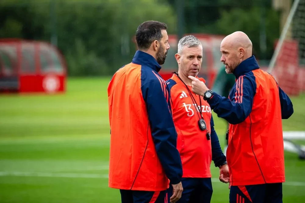 Ten Hag dường như coi Van Nistelrooy là trợ lý số 1 của ông tại Manchester United. ẢNH: GETTY manchester-united-ten-hag-Nistelrooy.jpg
