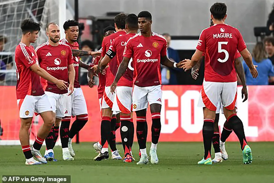 Các cầu thủ Manchester United ăn mừng bàn thắng trong chiến thắng 3-2 trước Real Betis. ẢNH: GETTY mu-co-hoi-vo-dich-premier-league.JPG