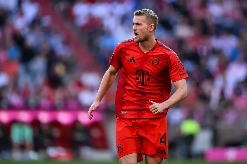 Liệu De Ligt có thành công như Bruno Fernandes nếu chơi bóng cho Manchester United. ẢNH: GETTY de-ligt-mu.jpg