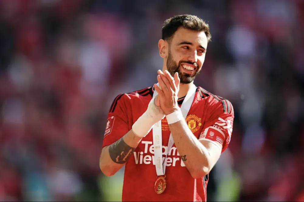 Bruno Fernandes ký hợp đồng gia hạn đến năm 2027 để nhận lương cao nhất MU. ẢNH: GETTY lương cao nhất MU
