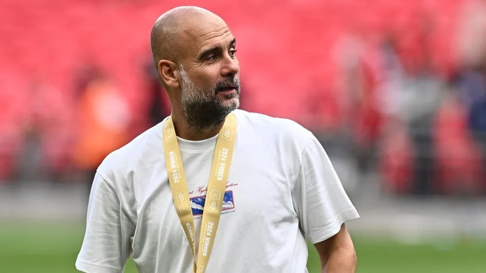 Pep Guardiola xát muối vào vết thương của MU sau khi Man City giành Siêu cúp Anh. ẢNH: GETTY Pep Guardiola xát muối vào vết thương của MU,MU,Pep Guardiola