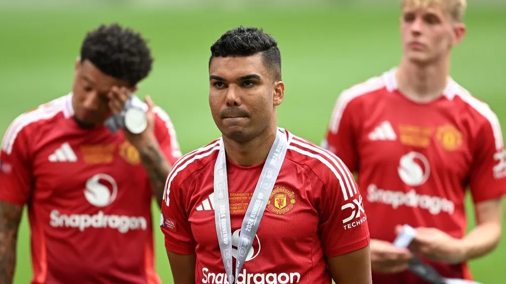 Casemiro buồn khi MU thua Man City ở Siêu cúp Anh. ẢNH: GETTY tuong-lai-cua-casemiro-tai-mu.jpg