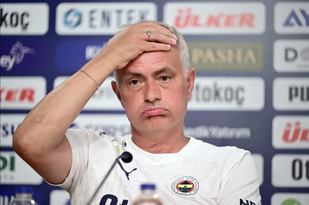 Mourinho thất vọng vì Fenerbahce bị loại khỏi Champions League. ẢNH: GETTY mourinho-lap-lai-cau-noi-tai-tieng.png
