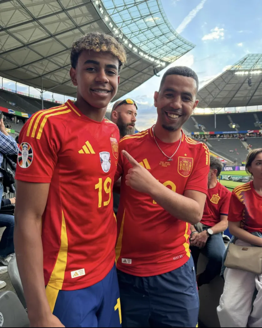 Yamal và bố của anh tại Euro 2024. ẢNH: INSTAGRAM Bố của Yamal,Yamal