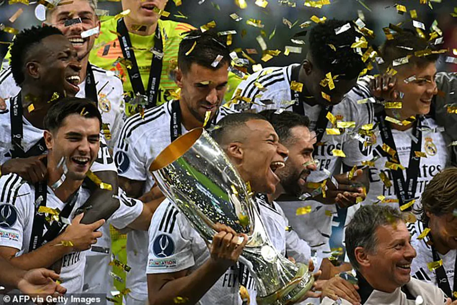 Real Madrid phá kỷ lục giành siêu cúp châu Âu. ẢNH: GETTY Real Madrid phá kỷ lục giành siêu cúp châu Âu