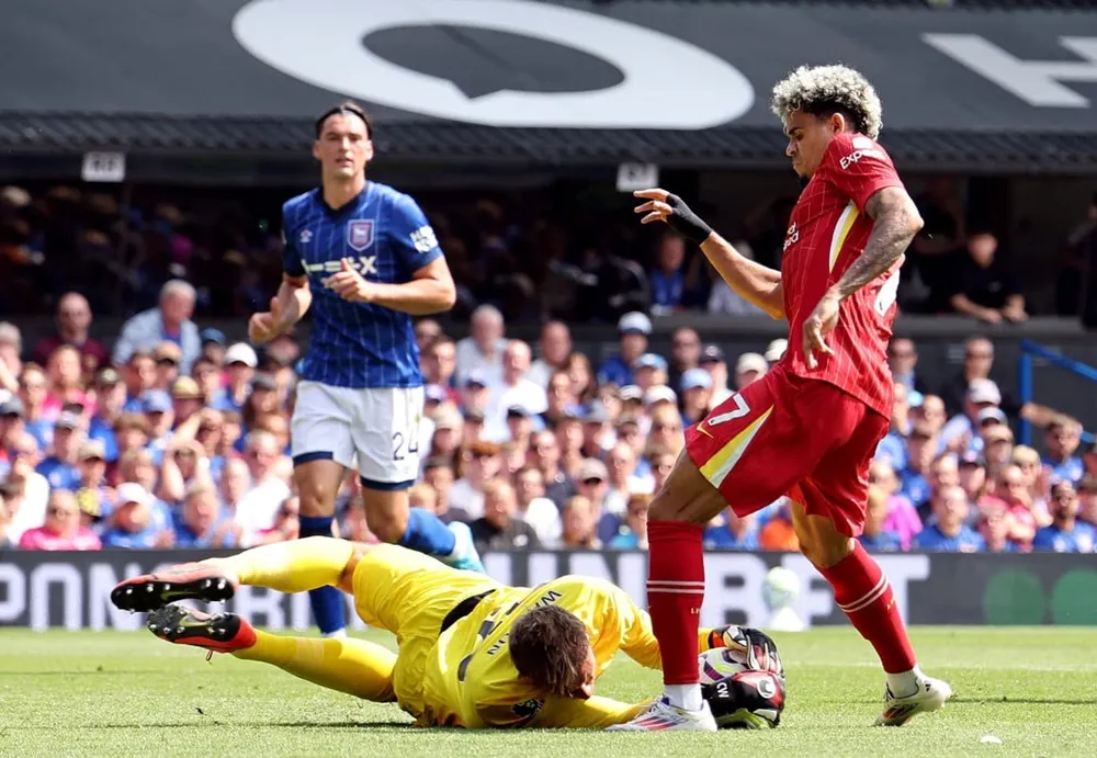 Liverpool bỏ lỡ nhiều cơ hội ngon ăn ở hiệp 1. Ảnh: Getty liverpool-khoi-dau-thuan-loi-o-premier-league.jpg