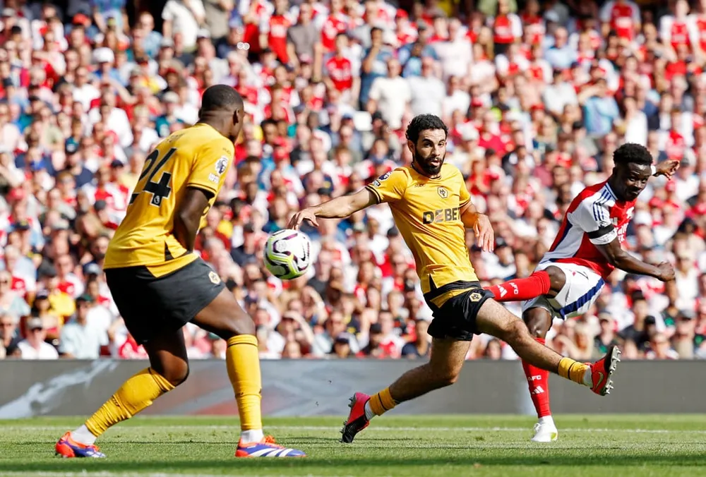 Bukayo Saka “mở tài khoản” ngay vòng đấu đầu tiên. Ảnh: Getty wolves-arsenal-premier-league.jpeg