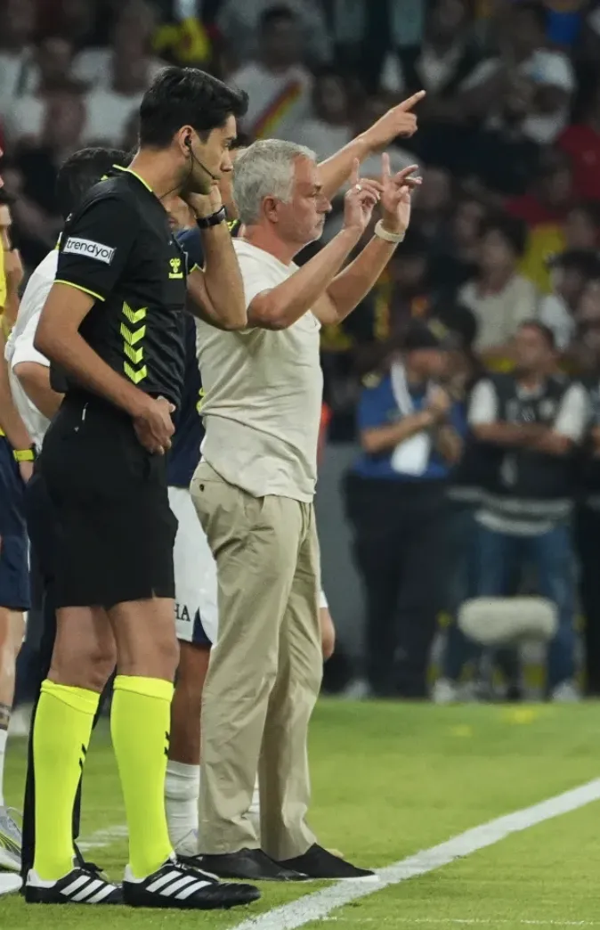 Mourinho chứng kiến cảnh tượng kinh hoàng,Mourinho