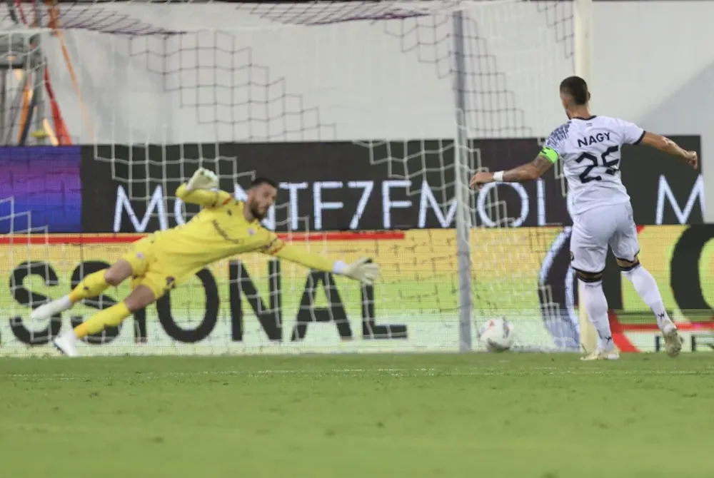 De Gea thủng lưới 2 bàn trong 12 phút đầu trận. ẢNH: GETTY fiorentina-david-de-gea.png
