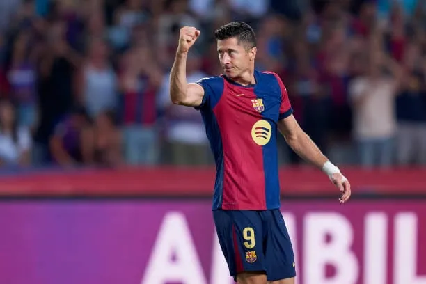 Lewandowski tiếp tục tỏa sáng tại La Liga. Ảnh: GETTY BARCA-LEWANDOWSKI.jpeg