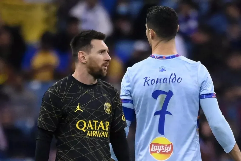 Câu chuyện về việc Messi hay Ronaldo xuất sắc hơn không bao giờ có hồi kết. ẢNH: GETTY messi-ronaldo.jpg
