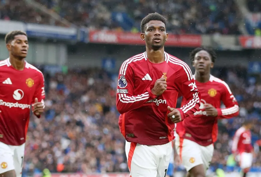 trận derby rực lửa